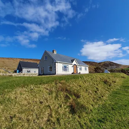 Glencolmcille Spectacular Views Holiday home